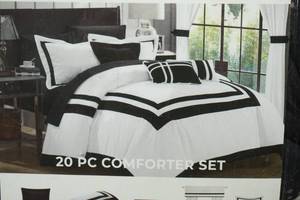 lot 119 image: Chic Home Design Ritz Bedroom Set - Queen, BlackWhite
