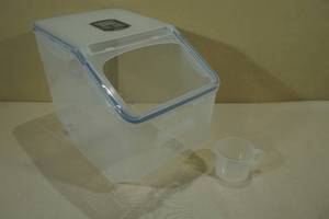 lot 157 image: Lock & Lock Easy Essentials Pantry 50.7-Cup Food Storage Container with Serving Cup