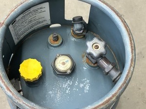 lot 19 image: 30# LP Tank -- Full