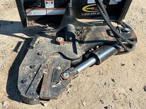 lot 7 image: Quick-Attach Skid Loader Shear