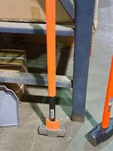 lot 813 image: 6-lb Fiberglass Handle Sledge Hammer