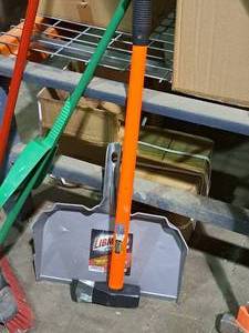 lot 814 image: Coleman Strike Armor 6-lb Composite Handle Splitting Maul 27113