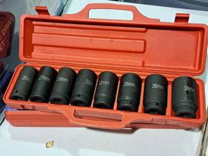 lot 824 image: 34 Metric Impact Socket Set 8-piece