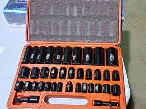 lot 826 image: Michigan Industrial Tools Tekton Chrome Vanadium Steel SAE Impact Socket Set 37-piece