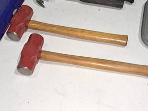 lot 862 image: Lot of (2) 4-lb Sledge Hammers