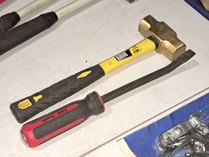 lot 866 image: Hand Tools - Stark 2-lb Brass Sledge Hammer, T&E Tools Pry Bar
