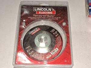 lot 868 image: Lincoln Electric Depressed Center Grinding Wheel KH252 4-12x14 (in original packaging)