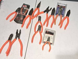 lot 897 image: Lot of (13) Hand Tools - Pliers, Wire Cutters, Diagonal Pliers