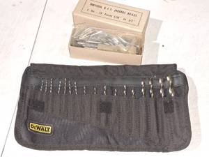 lot 922 image: Hand Tools - DeWalt Drill Bit Set in Pouch 19-pc, Industrial H.C.V Jobbers Drills 29-pc 116 to 12