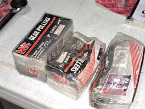 lot 955 image: Lot of (3) Michigan Industrial Tools 3 Three-Jaw Gear Pullers (in original packaging)