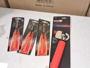 lot 964 image: Heavy Duty Pick-Up Tools (x3), Telescopic Combination Tool (x1) (in original packaging)