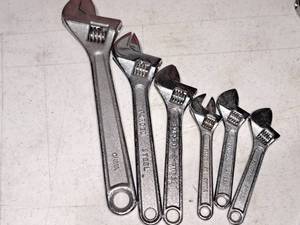 lot 984 image: Lot of (6) Crescent Wrenches