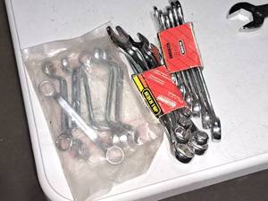 lot 987 image: 6-pc Metric Combination Wrench Sets (x2), 6-pc SAE Box Wrench Set (x1)