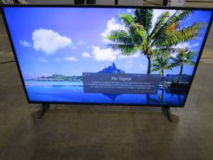 lot 815 image: LG - 43 Class UQ75 Series LED 4K UHD Smart webOS TV 43UQ7590PUB (SCRATCH ON SCREEN)