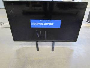 lot 821 image: 40 in Samsung Smart TV (SCRATCHES ON BOTTOM OF SCREEN)