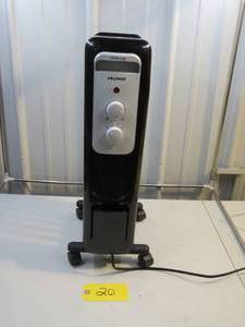 lot 20 image: Pelonis Oil Filled Radiator Heater - Model HO-0279