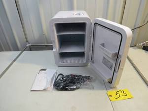 lot 53 image: AstroAI Mini Fridge,15 Can 10 Liter