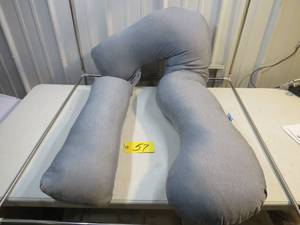 lot 57 image: Pharmedoc Pregnancy Pillow
