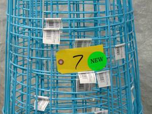 lot 7 image: 15 Pack Gardeners Blue Ribbon Tomato Cages