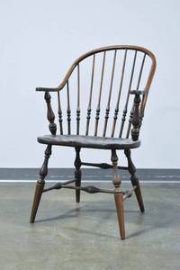lot 112 image: Vintage Turned Wood Barrel-Style Chair