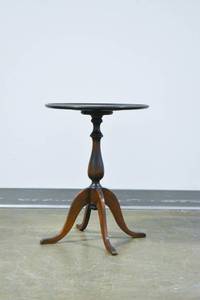lot 116 image: Vintage Wood Four-Leg Side Table