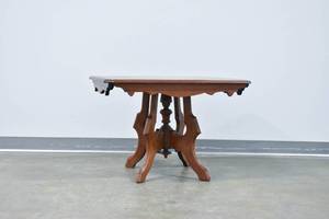 lot 122 image: Vintage Eastlake Side Table