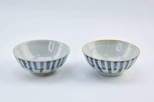 lot 90 image: Pair Small Antique Chinese Blue & White Porcelain Rice Bowls