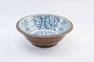 lot 103 image: 19th Century Antique Chinese Blue & White Porcelain Bowl w Brown Glazed Exterior
