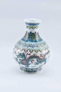 lot 21 image: Chinese Hand Painted Vase with Dragon Design