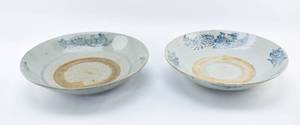 lot 104 image: 2 Qing Antique Chinese Platters w Bird Design