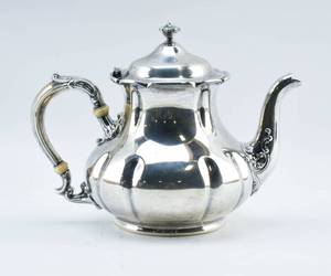 lot 199 image: Antique 1907 Gorham Sterling Silver Teapot