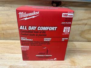 lot 21 image: MILWAUKEE Case of 100 Pairs of- Red Disposable Ear Plugs with 32 dB Noise Reduction Rating