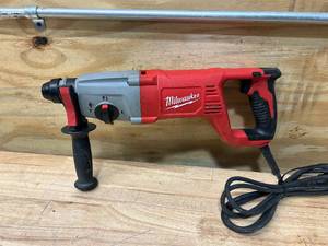 lot 14 image: MILWAUKEE 8 Amp Corded 1 in. SDS D-Handle Rotary Hammer