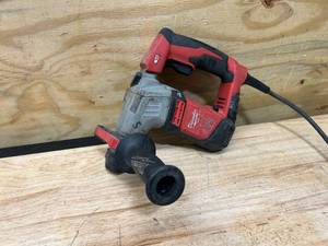 lot 17 image: MILWAUKEE 5263-20 5.5 Amp 58 Corded ConcreteMasonry Rotary Hammer Drill