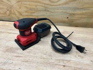 lot 35 image: MILWAUKEE 3 Amp 14 Sheet Corded Palm Sander