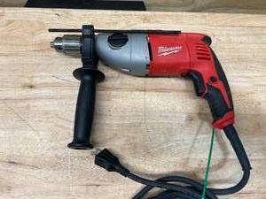 lot 18 image: MILWAUKEE 7.5 Amp Corded 12 in. Pistol Grip 2-Speed Hammer Drill