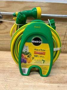 lot 40 image: Miracle-Gro SMG12812 Mini Hose Reel with Nozzle, Green