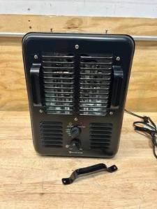 lot 48 image: COMFORT ZONE 1500-Watt Electric Milkhouse Utility Heater