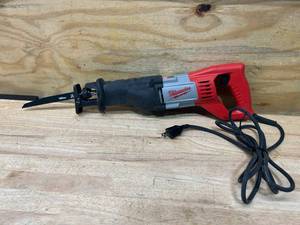 lot 49 image: MILWAUKEE 12 Amp 1-18 in. Stroke SAWZALL Reciprocating Saw