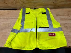 lot 50 image: MILWAUKEE LargeX-Large Yellow Class 2 High Visibility Safety Vest with Multiple Pockets