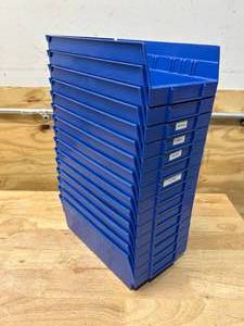 lot 76 image: QUANTUM STORAGE SYSTEMS Lot of 15- QSB Shelf Bins