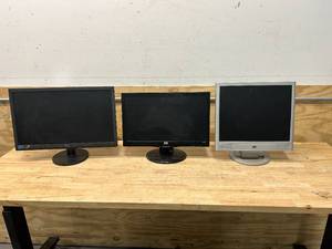 lot 127 image: Lot of 3 Computer Monitors (2 HP and 1 NOC)