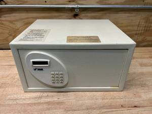 lot 104 image: Hotel Style Safe