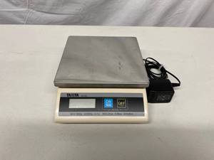 TANITA General Purpose Scale -&nbsp&nbspCommercial Grade Scale, 35 oz (1 kg) CapacityPerfect For Restaurant &amp Laboratory Applications Great Working Condition