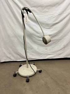 MSRP $350 MidmarkRitter Mobile Gooseneck Minor SurgerySurgical Light MEDICAL PROCEDURE LIGHT On Wheels - Great Working Condition