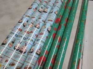 lot 33 image: 8 Rolls Christmas Wrapping Paper...