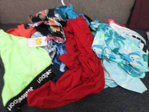 lot 40 image: Lot of Assorted Girls NWT Clothes S...
