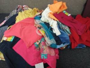 lot 43 image: Lot of Assorted Girls NWT Clothes S...