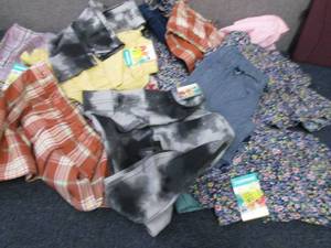 lot 44 image: Lot of Assorted Girls NWT Clothes S...