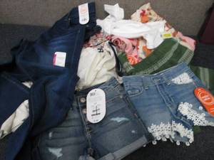 lot 56 image: Lot of Assorted Girls NWT Clothes S...